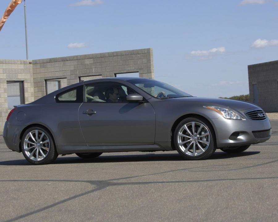  Infiniti G37 Coupe 2007 года  (фото 20 из 74)